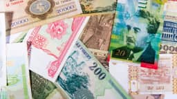 Banknoty walut z różnych krajów świata