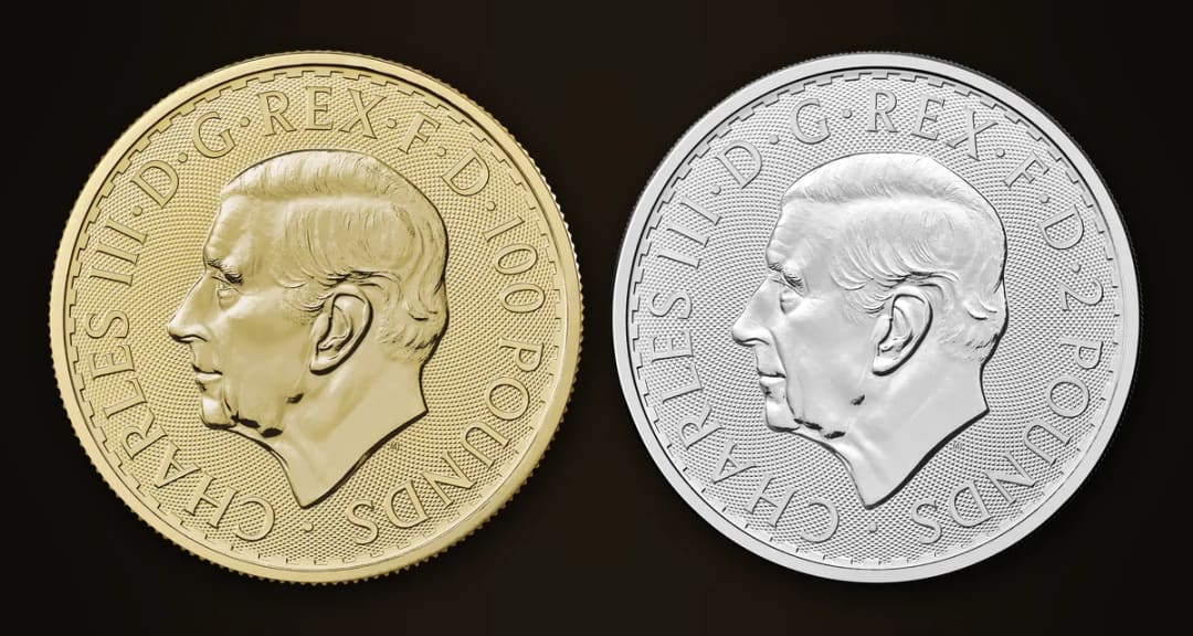 Awersy złotej i srebrnej Britannii 2027 z portretem króla Karola III i nominałami 100 funtów oraz 2 funty
