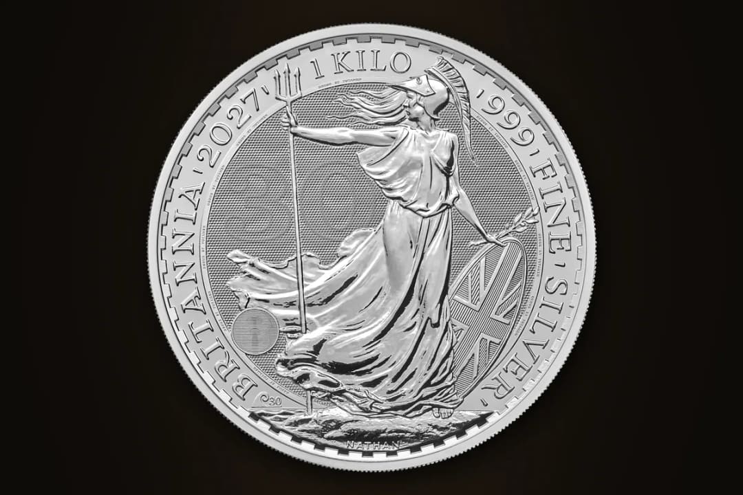 Srebrna moneta Britannia 2027 o masie 1 kg, rewers z napisem 1 KILO, próbą 999 i znakiem fali z liczbą 30