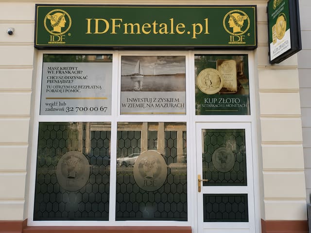 Witryna oddziału IDF Metale w Katowicach — wejście do kantoru sprzedaży i skupu złota, ul. Jagiellońska 5/1