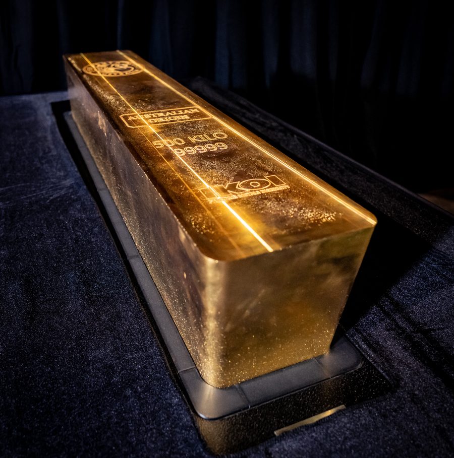 Największa sztabka złota świata z grawerem AUSTRALIAN ORIGIN, 500 KILO i próbą 99999 — rekord Guinnessa mennicy The Perth Mint